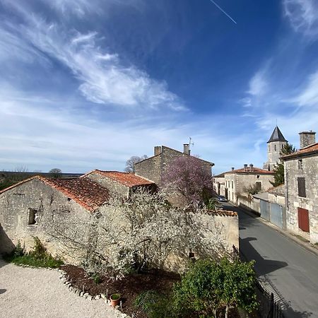 Maison Dix Tusson Exteriér fotografie