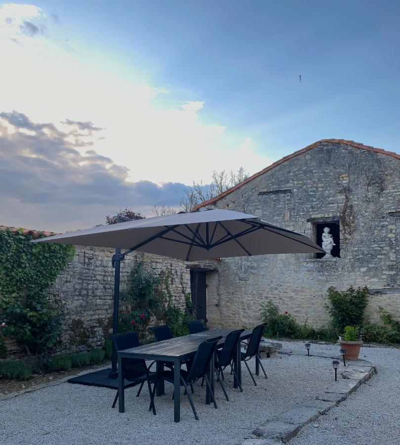 Maison Dix Tusson Exteriér fotografie